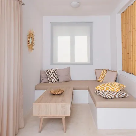 Golden Sunrise In Santorini 3* Kamári