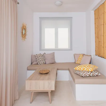 Golden Sunrise In Santorini Appart hôtel